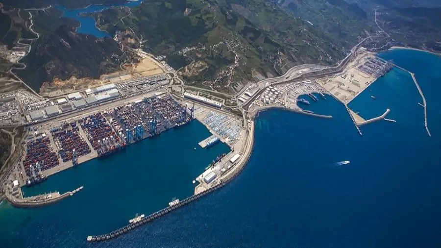 ميناء طنجة المتوسط المغربي من بين أفضل 20 ميناء للحاويات في العالم